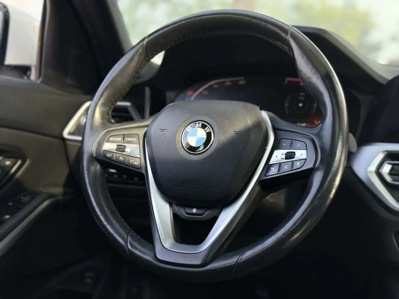 BMW 330  xDrive Premium Package/ LEATHER/ ALLOYS/ APP CONN, снимка 9 - Автомобили и джипове - 53338812