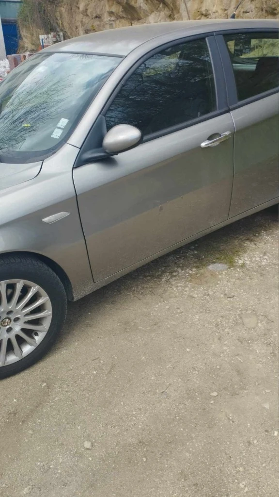 Alfa Romeo 147 1.6 T.Spark, снимка 2 - Автомобили и джипове - 47419017