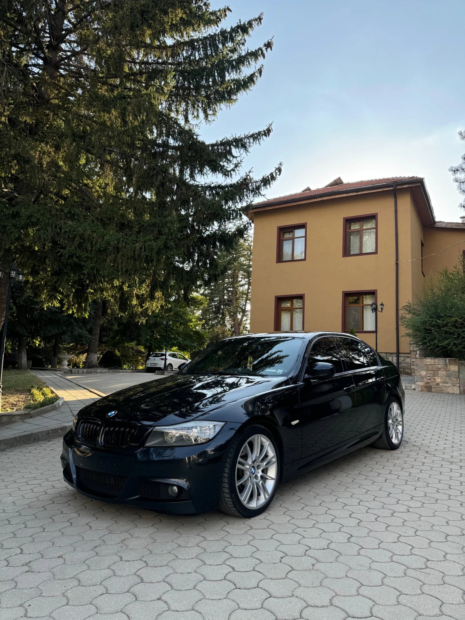 BMW 320 ///M PACK SWISS / KEYLESS GO / NAVI / , снимка 1