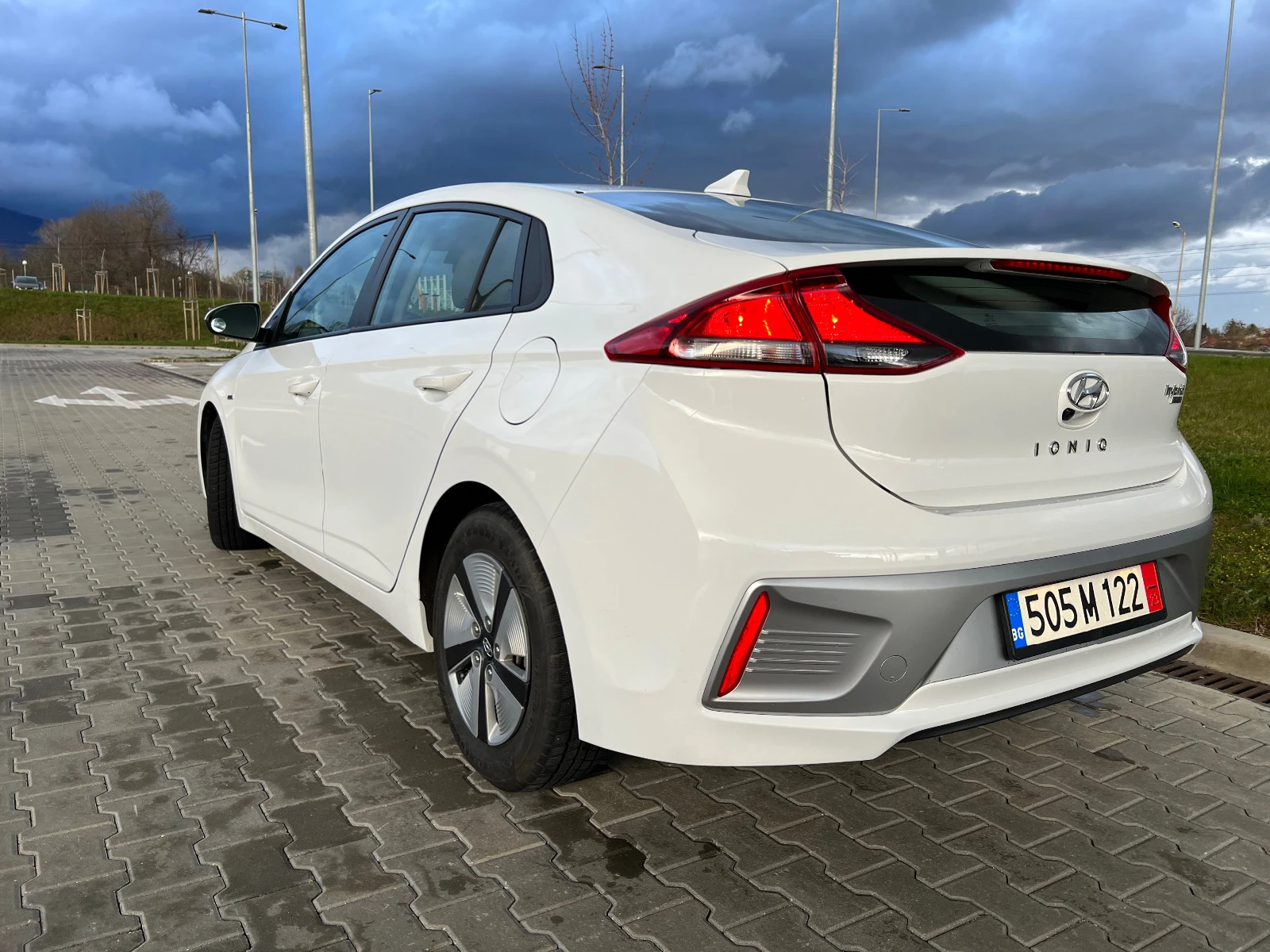 Hyundai Ioniq Hybrid 20000км ДОГОВАРЯНЕ - изображение 2