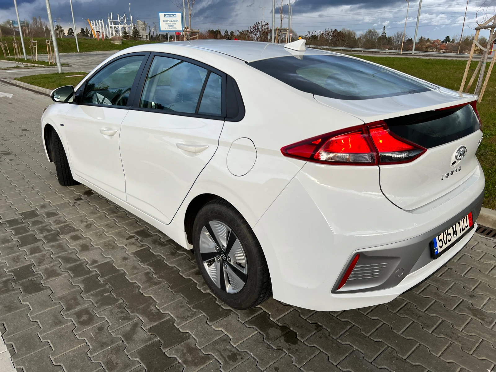 Hyundai Ioniq Hybrid 20000км ДОГОВАРЯНЕ - изображение 5