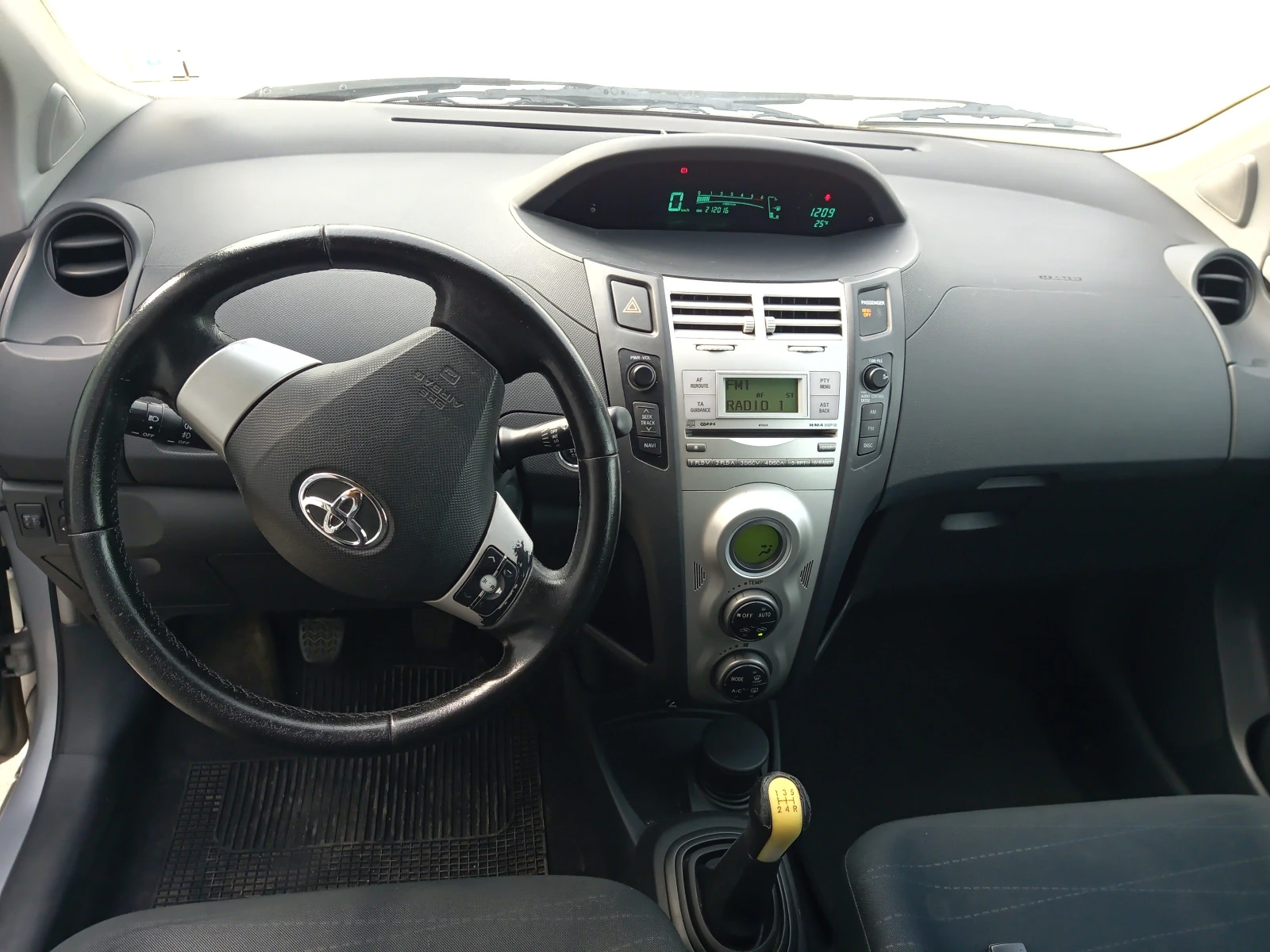 Toyota Yaris 1.4D-4D - изображение 9