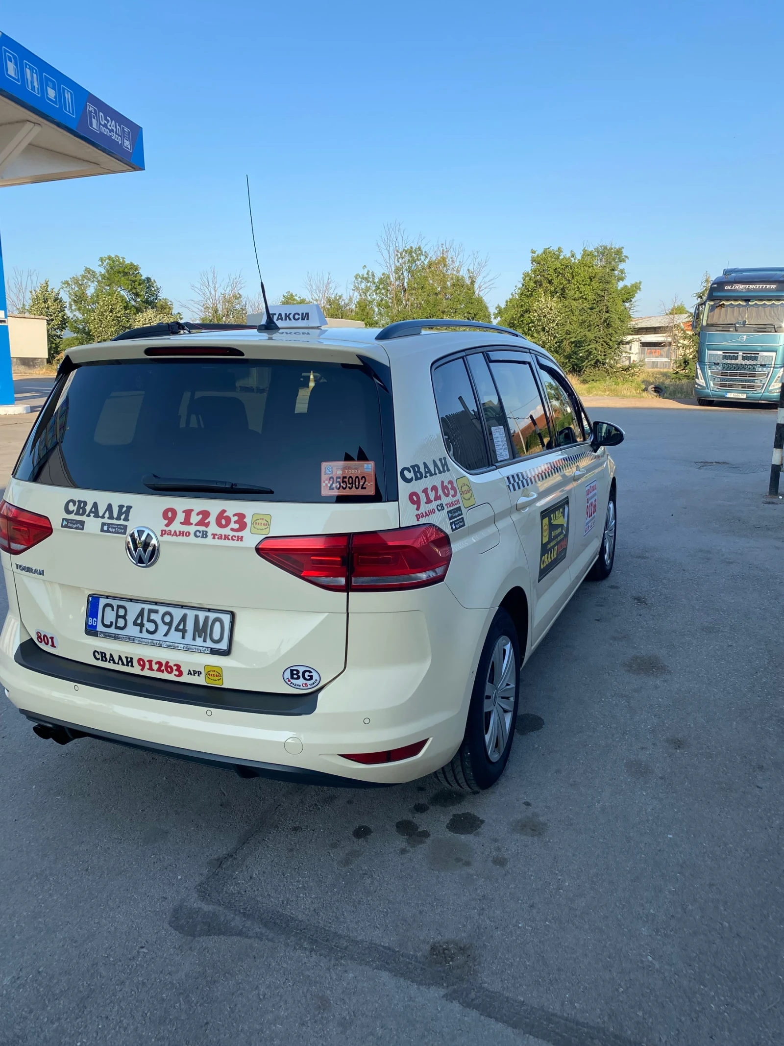 VW Touran 7 местна, снимка 5 - Автомобили и джипове - 54294289