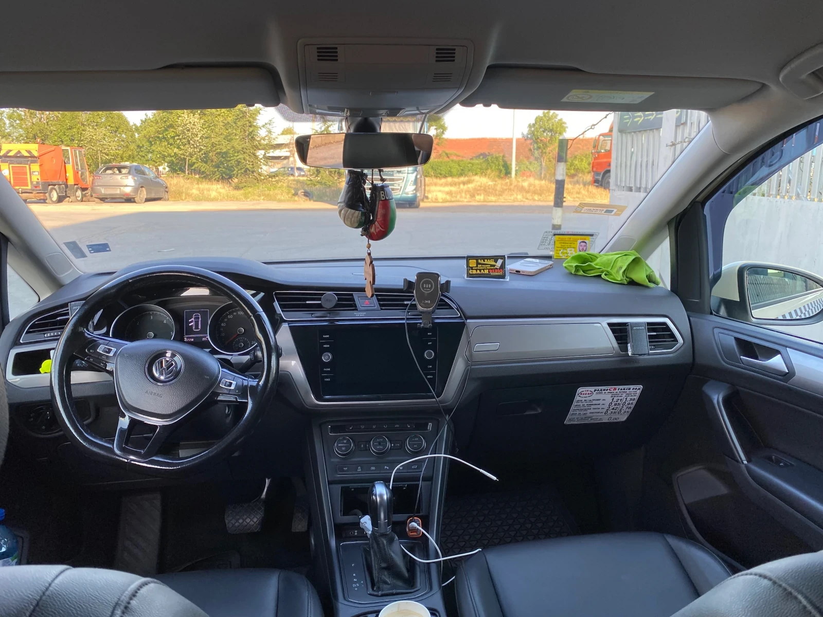 VW Touran 7 местна, снимка 11 - Автомобили и джипове - 54294289