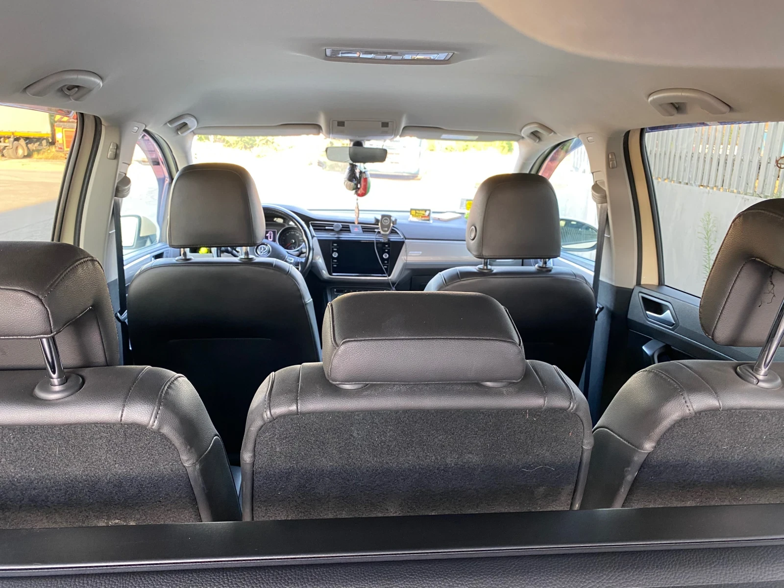 VW Touran 7 местна, снимка 7 - Автомобили и джипове - 54294289