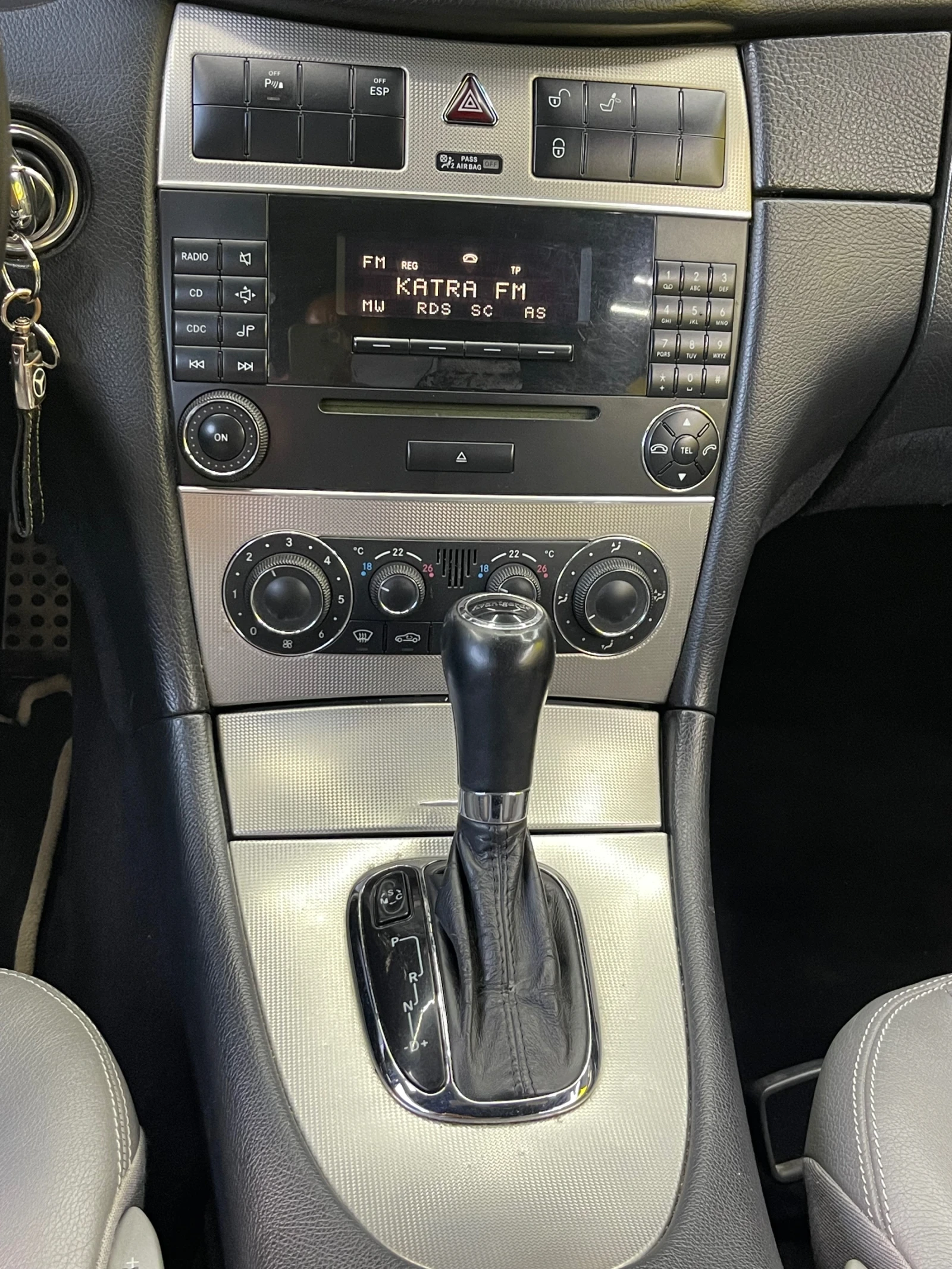 Mercedes-Benz CLK 320 CDI Avantgarde, снимка 10 - Автомобили и джипове - 54715864