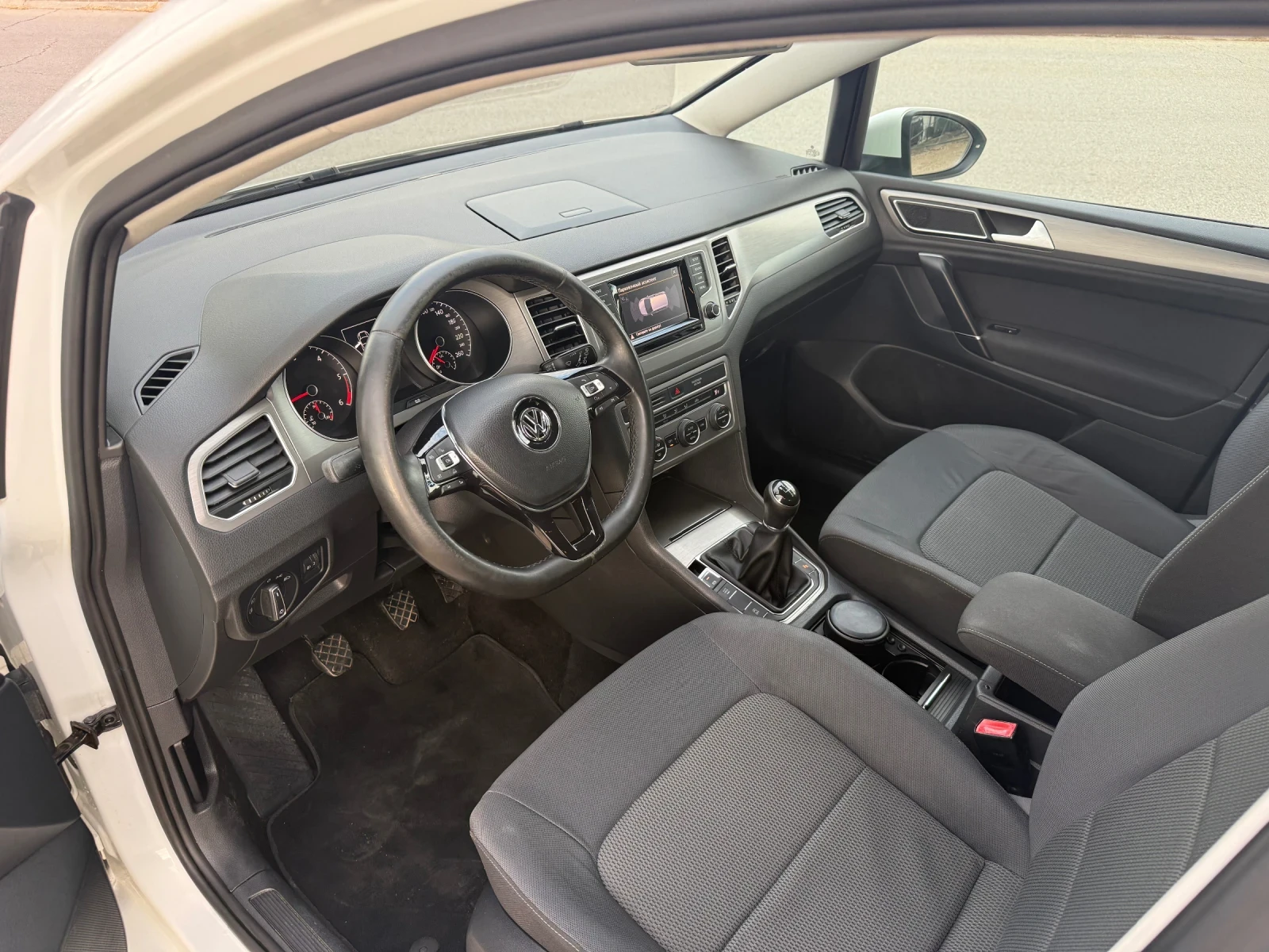 VW Sportsvan 1.6 Дизел, снимка 10 - Автомобили и джипове - 55435031