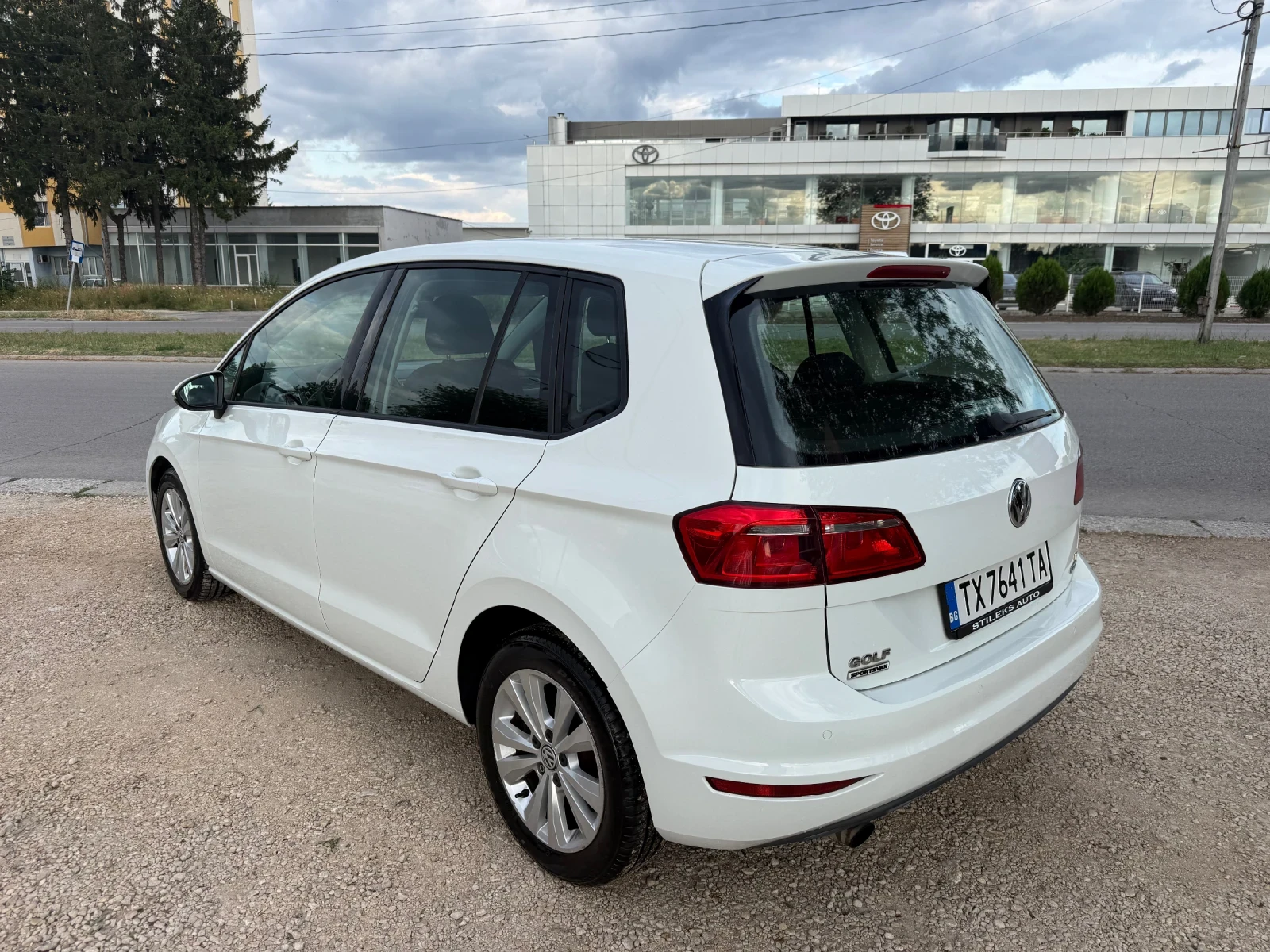 VW Sportsvan 1.6 Дизел, снимка 4 - Автомобили и джипове - 55435031