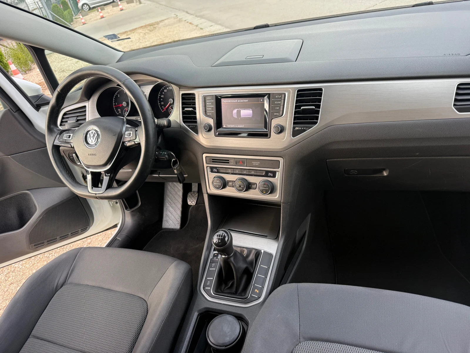 VW Sportsvan 1.6 Дизел, снимка 9 - Автомобили и джипове - 55435031