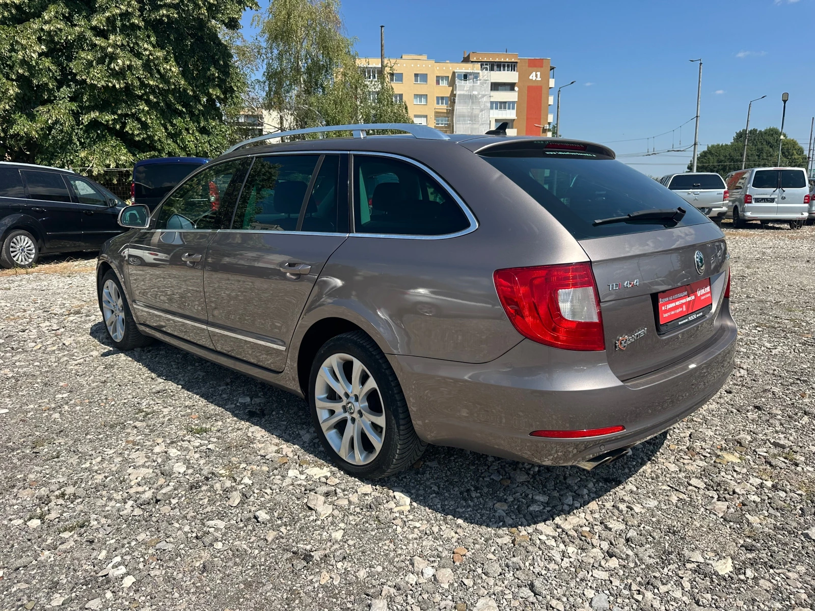 Skoda Superb 2.0TDI 140kc 4X4 FULLLL  AUTOMAT, снимка 3 - Автомобили и джипове - 55613297