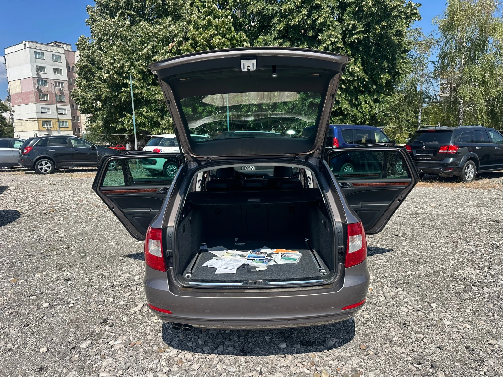 Skoda Superb 2.0TDI 140kc 4X4 FULLLL  AUTOMAT, снимка 16 - Автомобили и джипове - 55613297