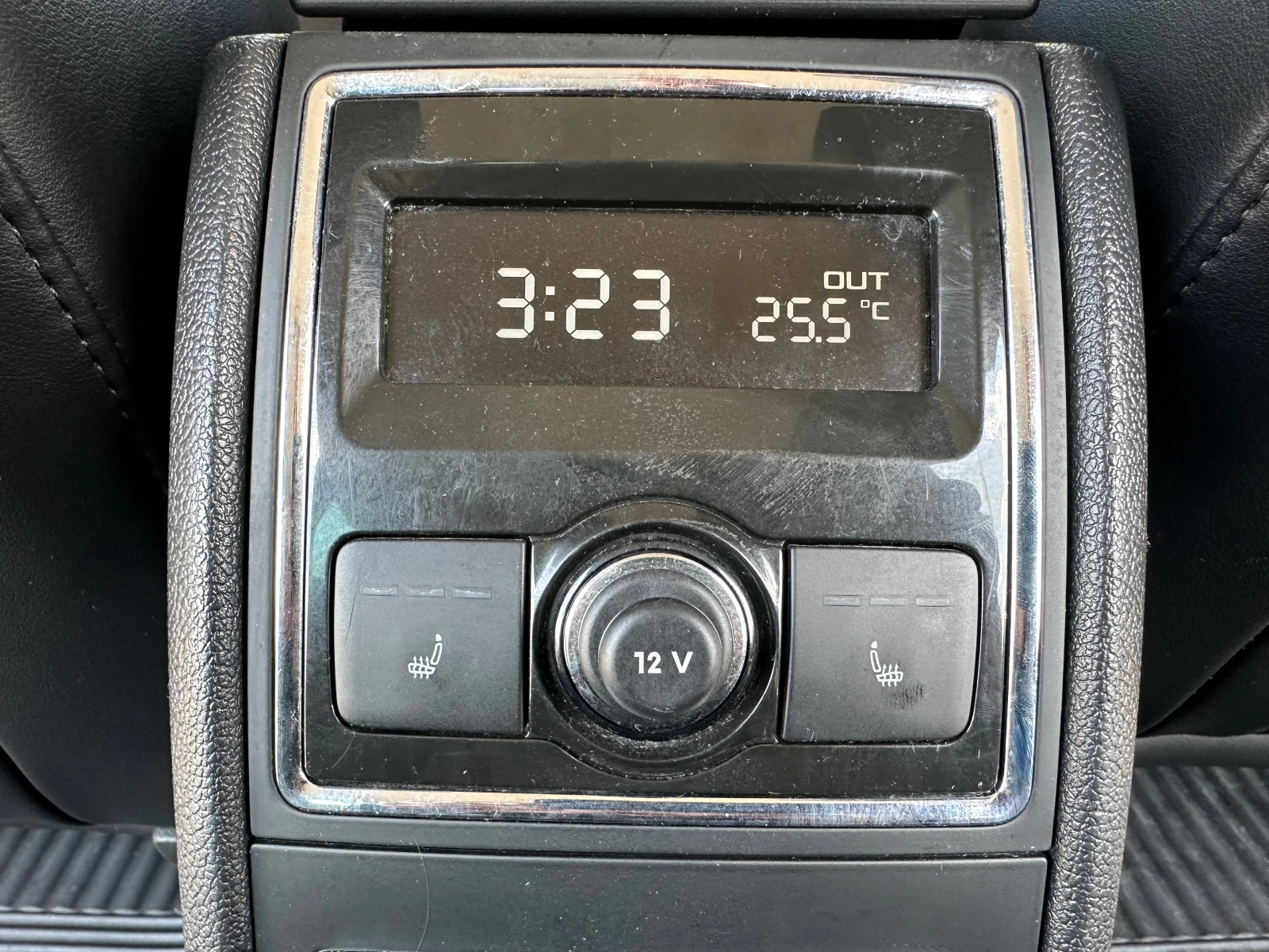 Skoda Superb 2.0TDI 140kc 4X4 FULLLL  AUTOMAT, снимка 13 - Автомобили и джипове - 55613297
