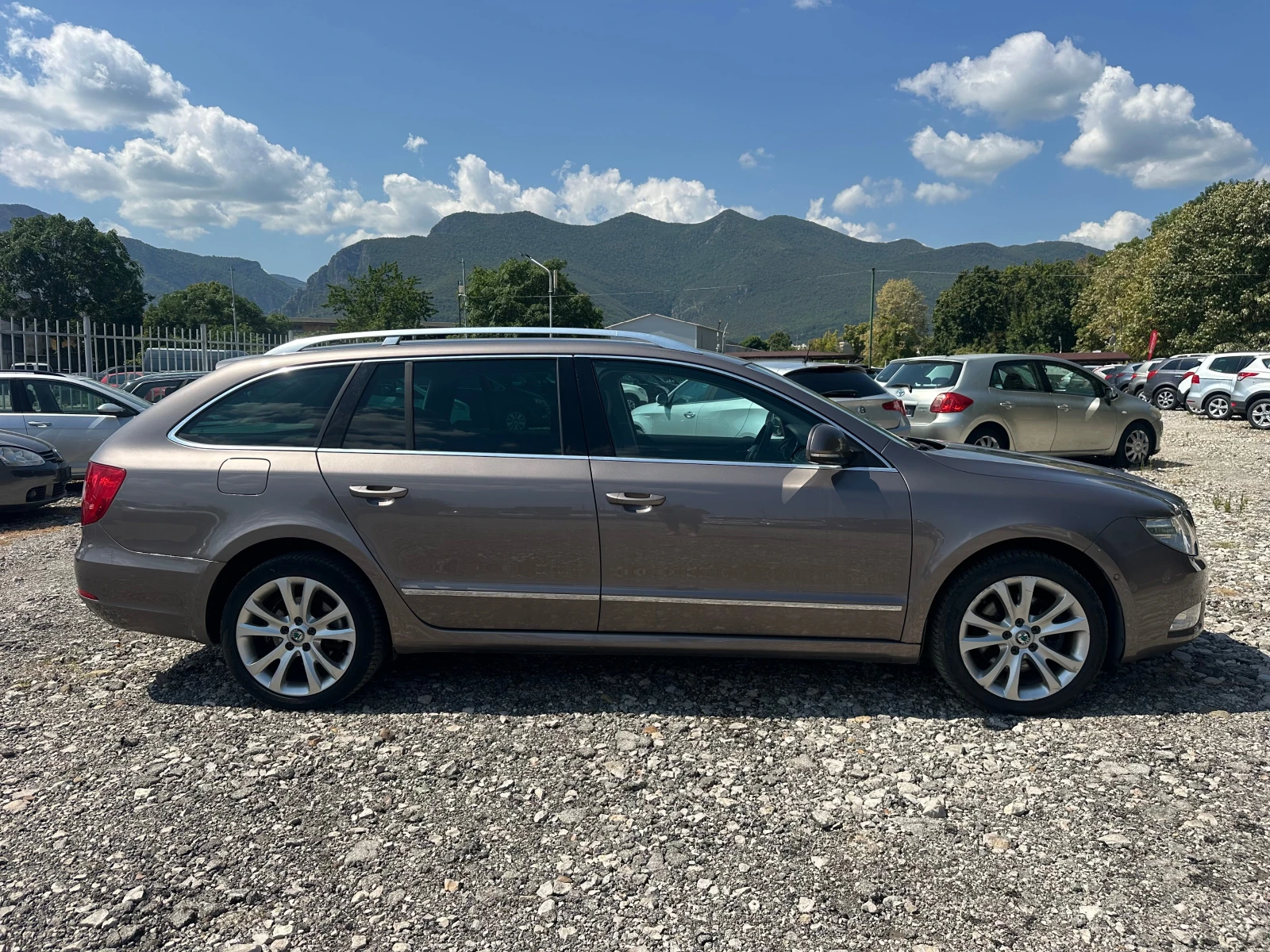 Skoda Superb 2.0TDI 140kc 4X4 FULLLL  AUTOMAT, снимка 6 - Автомобили и джипове - 55613297