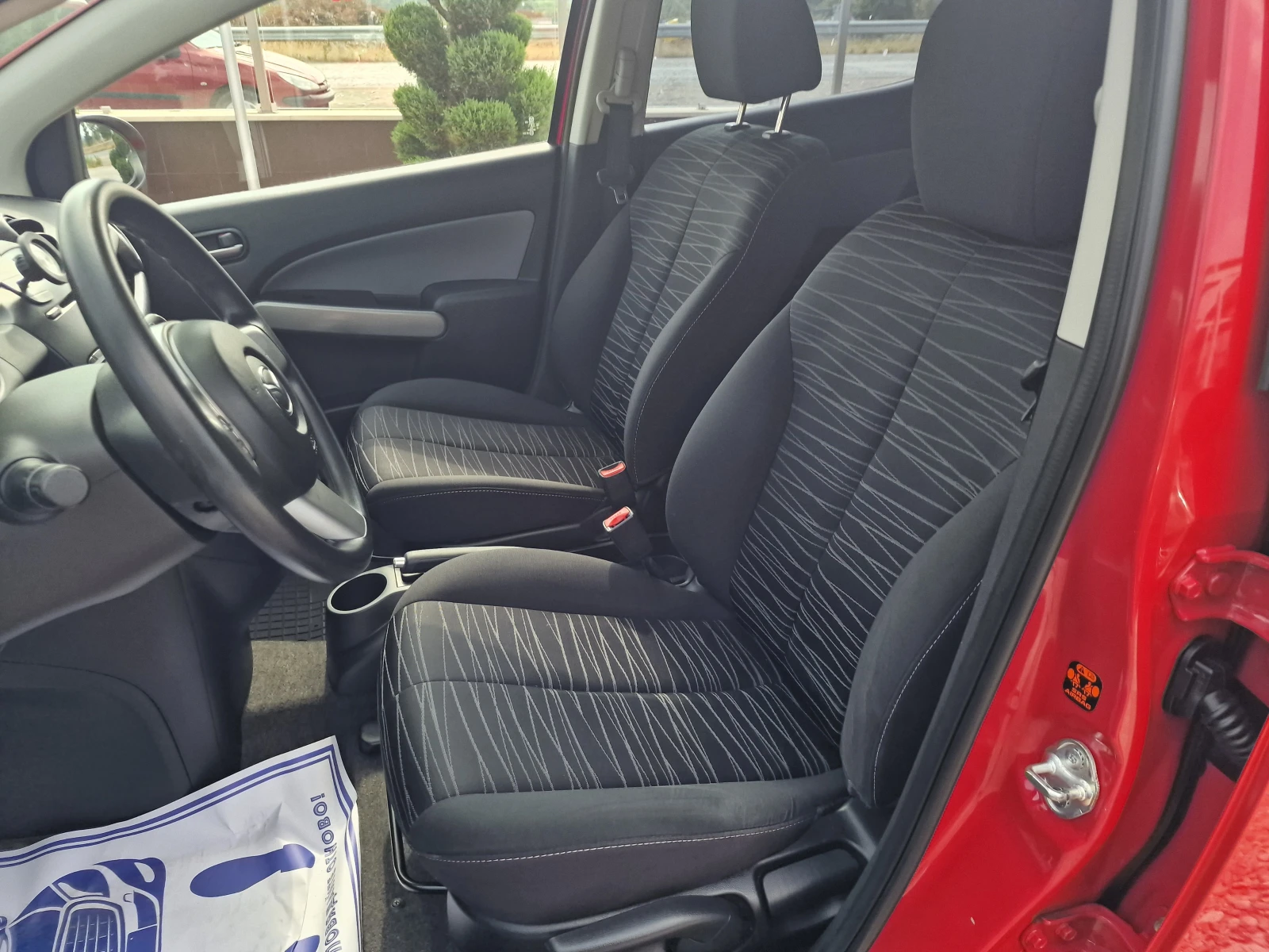 Mazda 2 1.4 БЕНЗИН ! ! РЕАЛНИ КИЛОМЕТРИ, снимка 15 - Автомобили и джипове - 55625919