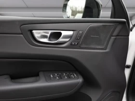 Volvo XC60 B5 AWD = Ultra Dark = Гаранция, снимка 4