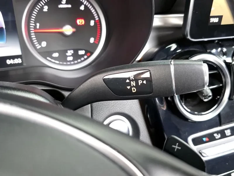 Mercedes-Benz GLC 220 D 4Matic Premium, снимка 9 - Автомобили и джипове - 53826390