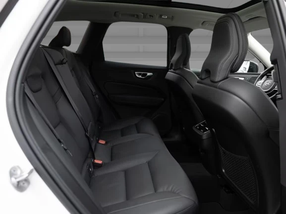 Volvo XC60 B5 AWD = Ultra Dark = Гаранция, снимка 11 - Автомобили и джипове - 55099690