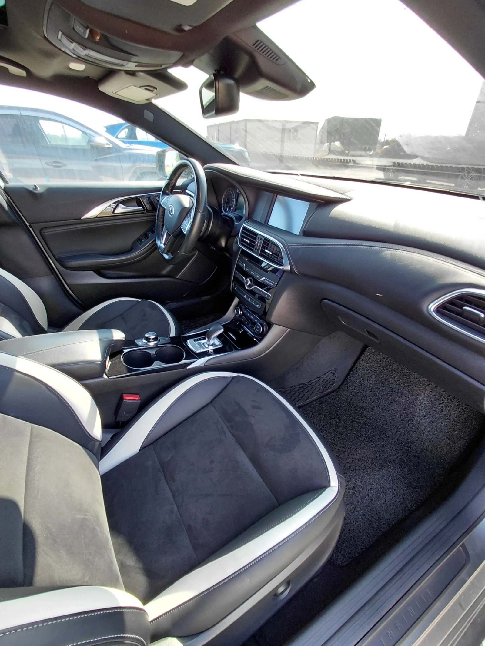 Infiniti Q30 2.0 - изображение 10