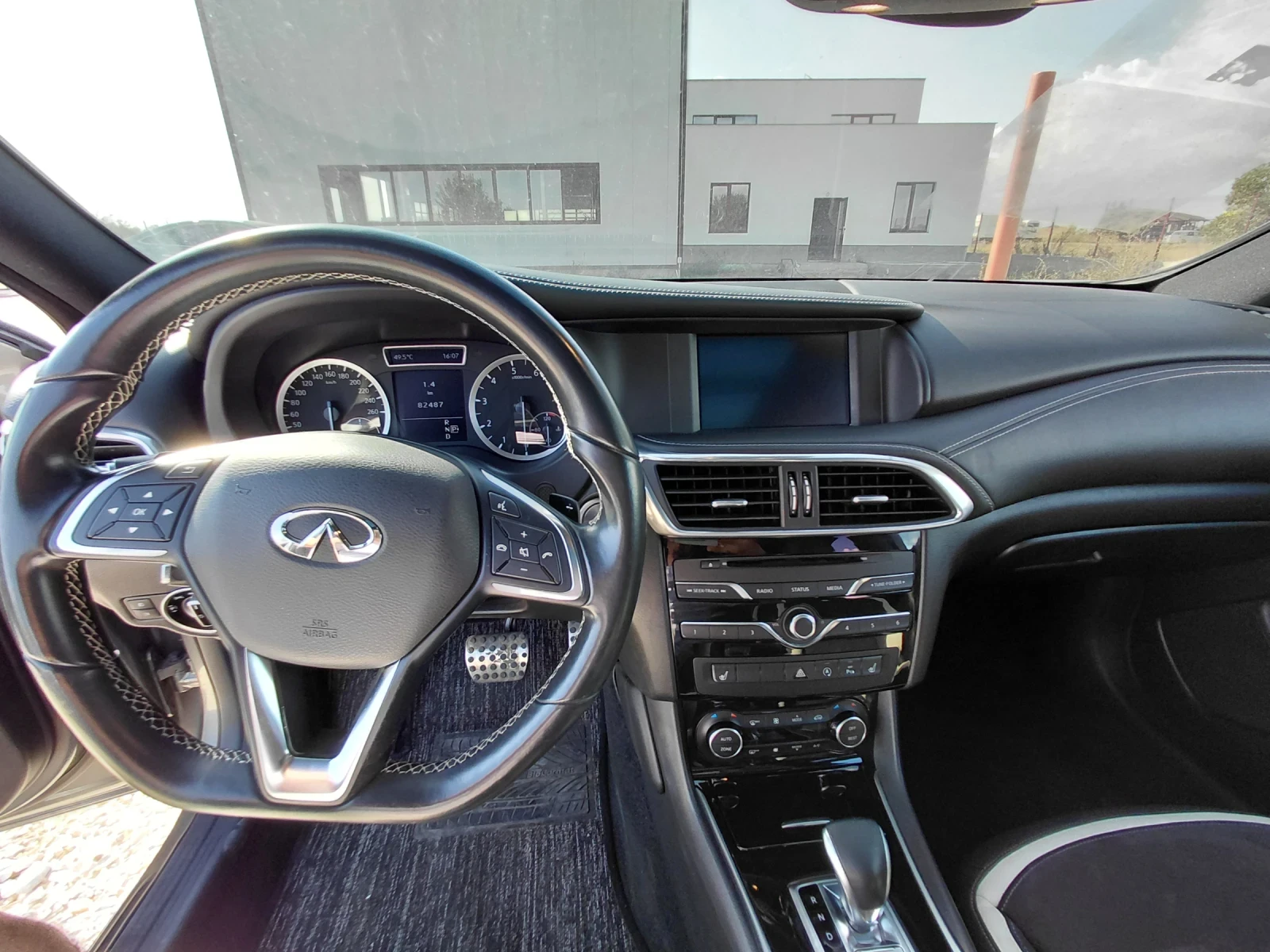 Infiniti Q30 2.0 - изображение 7