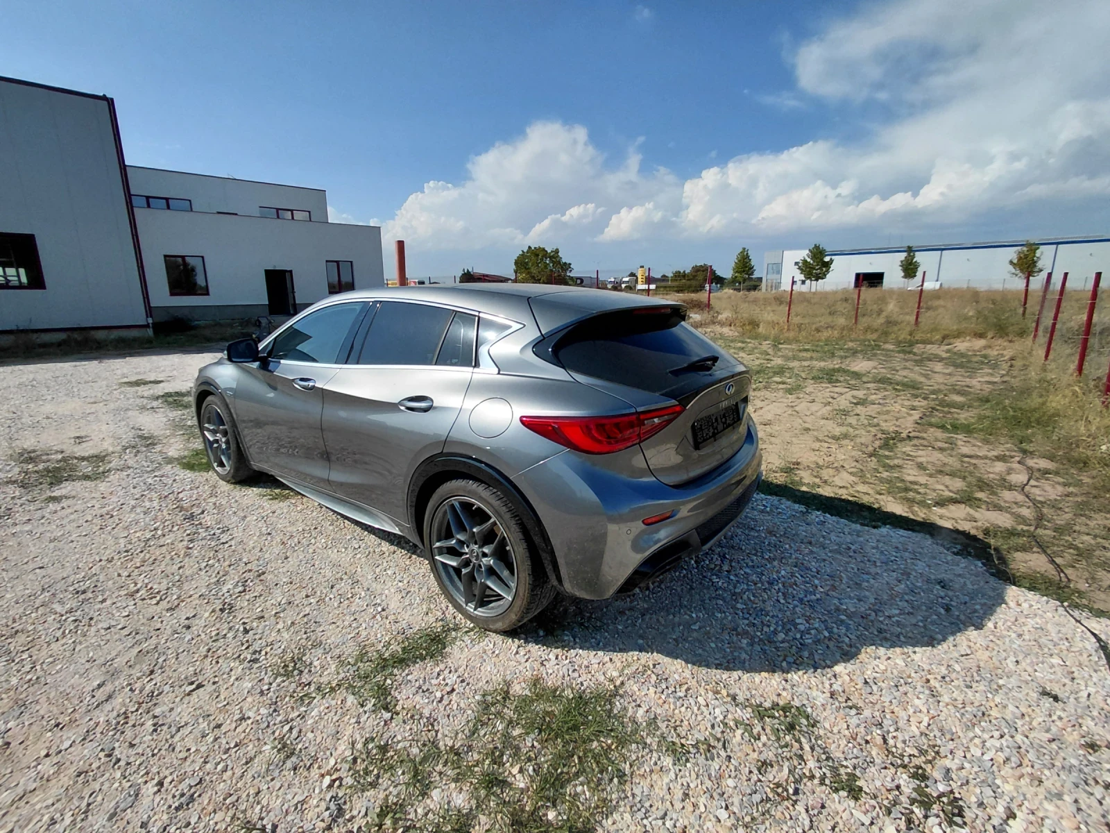 Infiniti Q30 2.0 - изображение 2