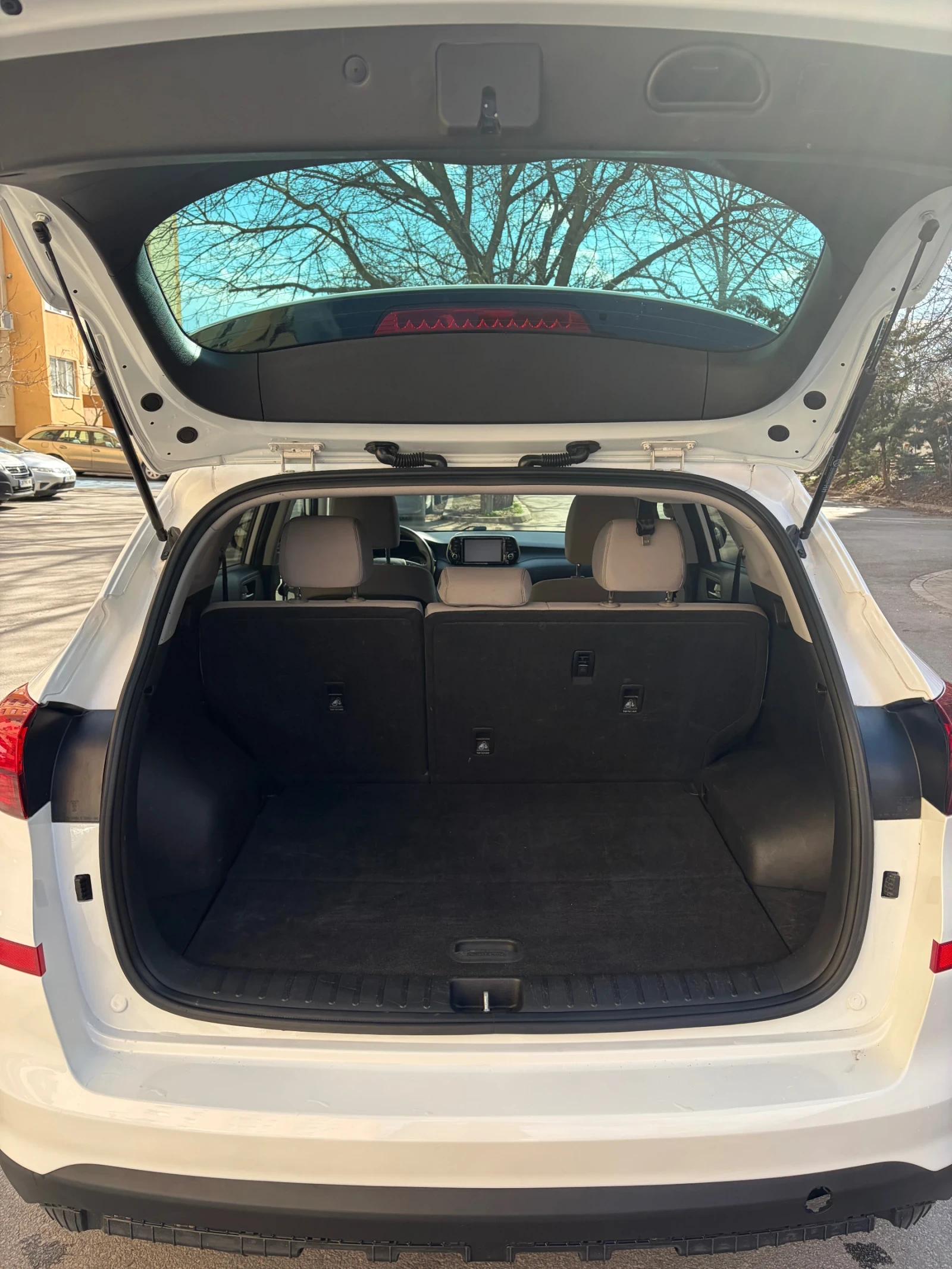 Hyundai Tucson 2.0 GDI AWD Автоматик, снимка 9 - Автомобили и джипове - 53923292