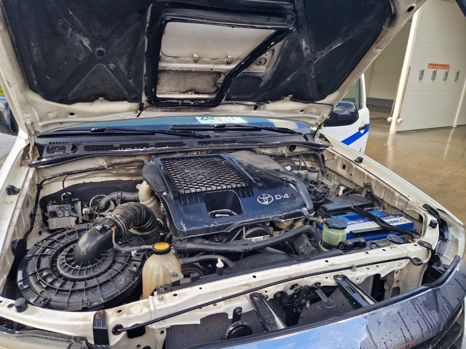Toyota Hilux 2.5D4D  2WD 5бр., снимка 14 - Автомобили и джипове - 54725131