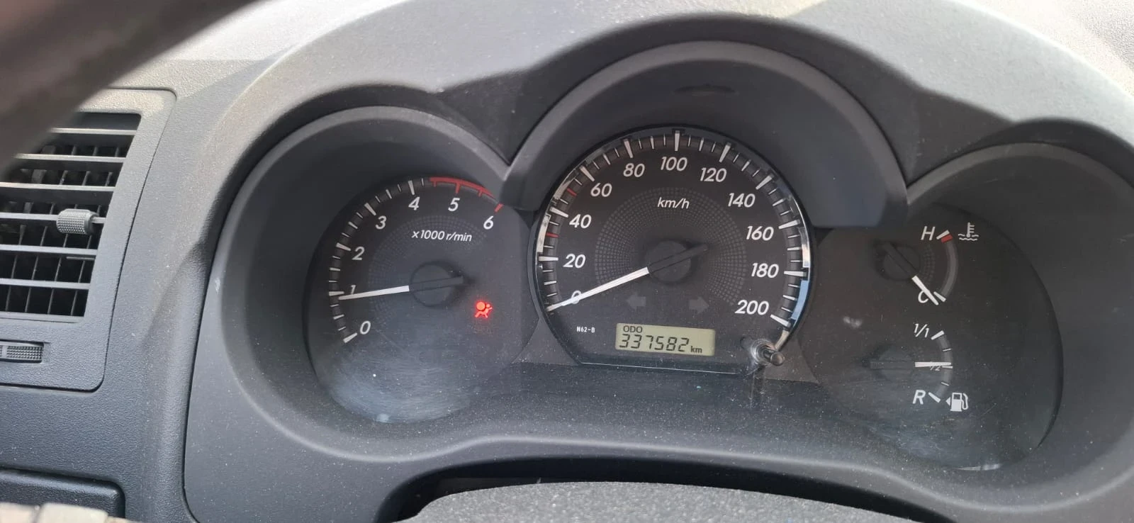 Toyota Hilux 2.5D4D  2WD, снимка 9 - Автомобили и джипове - 54057319