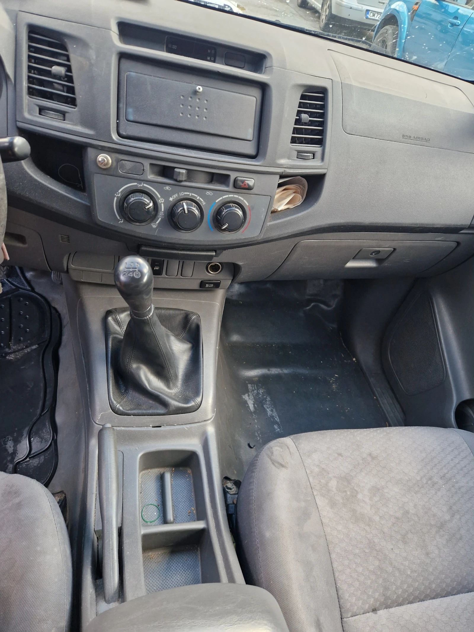 Toyota Hilux 2.5D4D  2WD 5бр., снимка 13 - Автомобили и джипове - 54725131