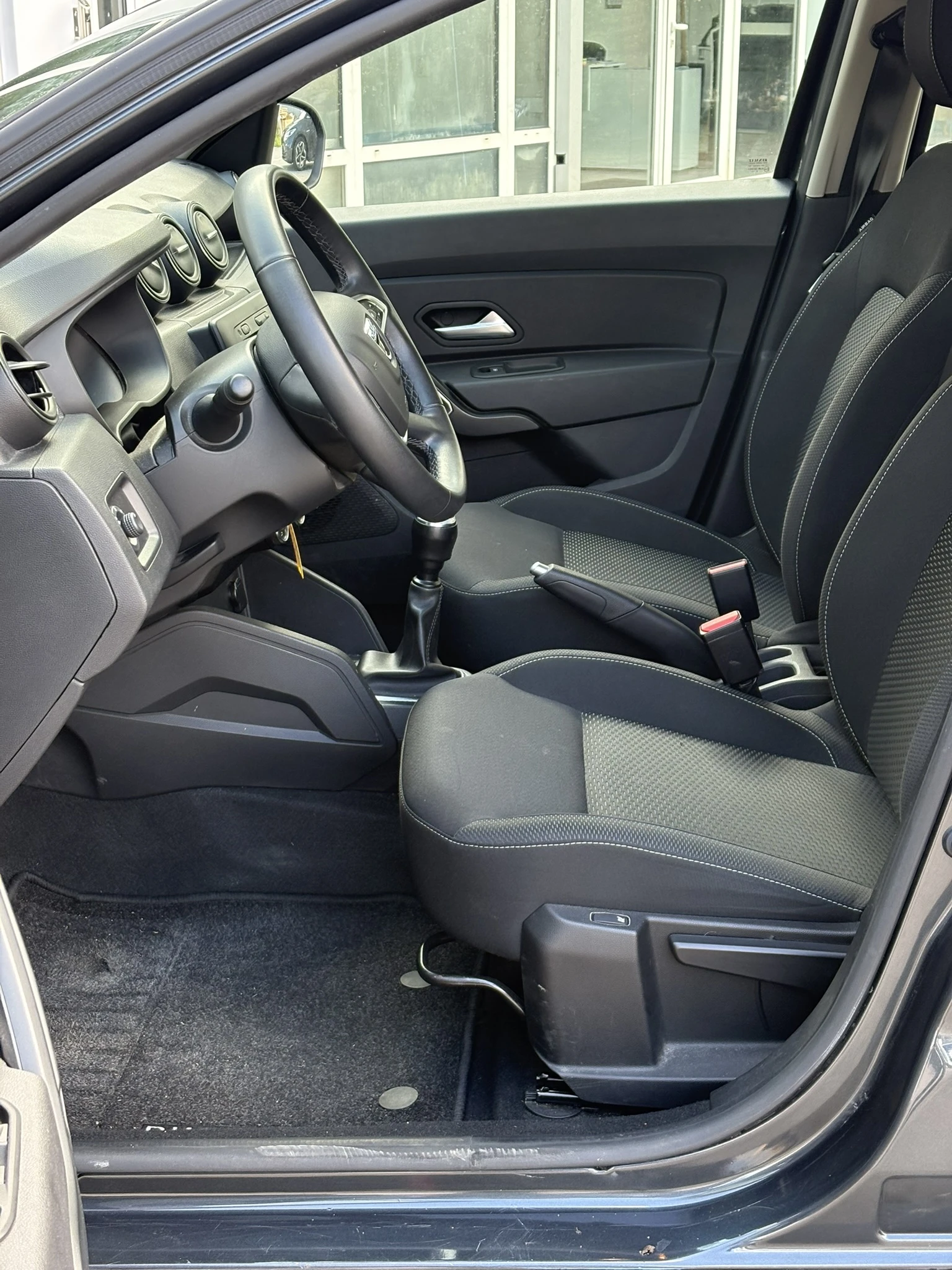 Dacia Duster Prestige/NAVI/CAM/Подгеви, снимка 7 - Автомобили и джипове - 54623696