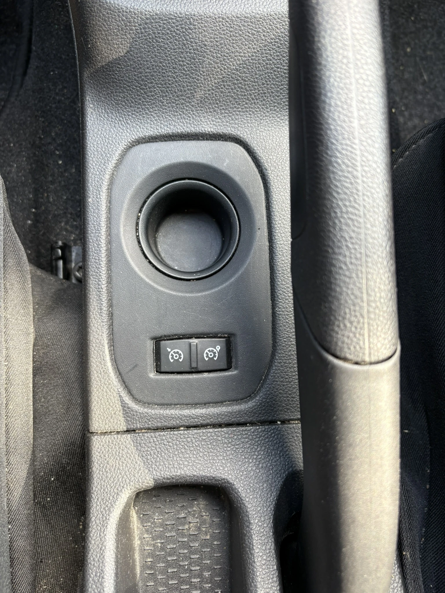 Dacia Duster Prestige/NAVI/CAM/Подгеви, снимка 14 - Автомобили и джипове - 54623696