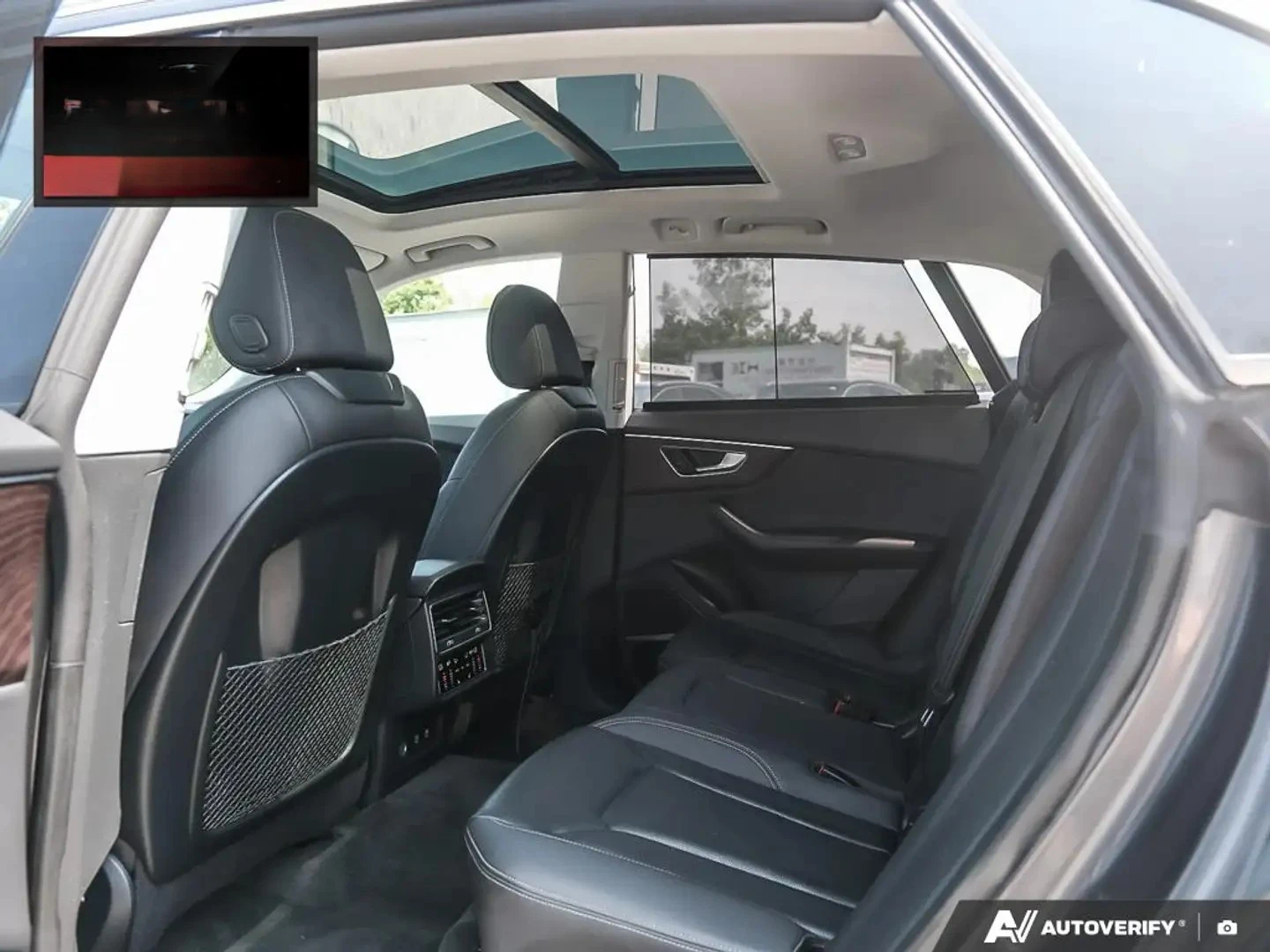 Audi Q8 * TECHNIK* Фиксирана цена до БГ * Без инциденти * , снимка 11 - Автомобили и джипове - 55487123