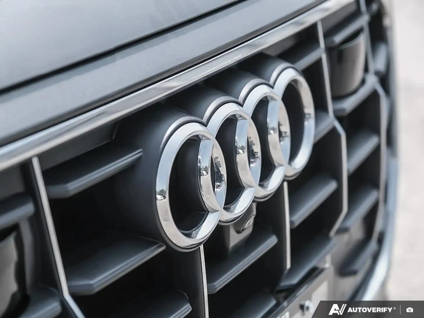 Audi Q8 * TECHNIK* Фиксирана цена до БГ * Без инциденти * , снимка 15 - Автомобили и джипове - 55487123