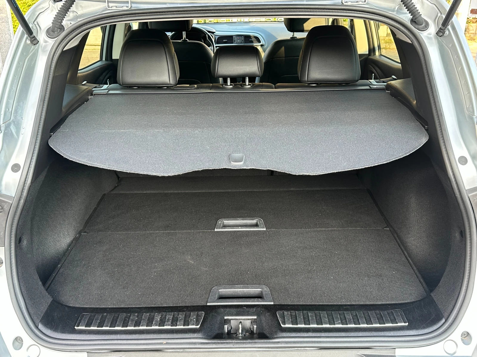 Renault Kadjar 1.5D-FULL LED-FACELIFT-NAVI-PDC-CAMERA-BOSE-EURO6D, снимка 14 - Автомобили и джипове - 55608300