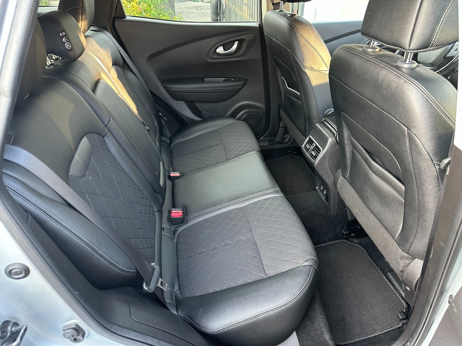 Renault Kadjar 1.5D-FULL LED-FACELIFT-NAVI-PDC-CAMERA-BOSE-EURO6D, снимка 10 - Автомобили и джипове - 55608300