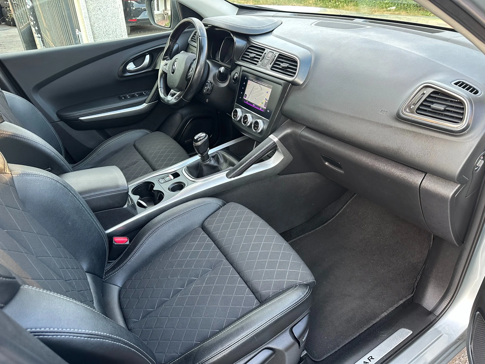 Renault Kadjar 1.5D-FULL LED-FACELIFT-NAVI-PDC-CAMERA-BOSE-EURO6D, снимка 12 - Автомобили и джипове - 55608300