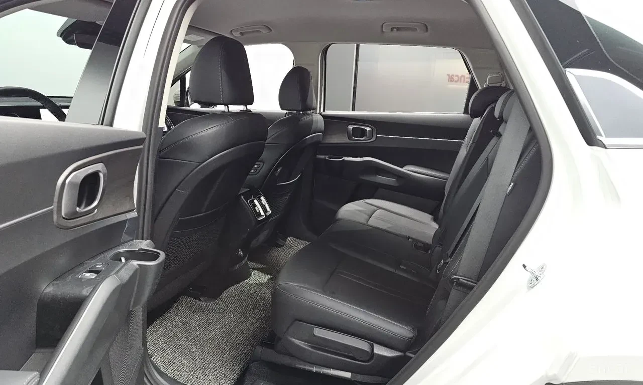 Kia Sorento 2.5T* PRESTIGE* ОБДУХВАНЕ* ДИСТРОНИК* LANE* ASSIST, снимка 14 - Автомобили и джипове - 56235452