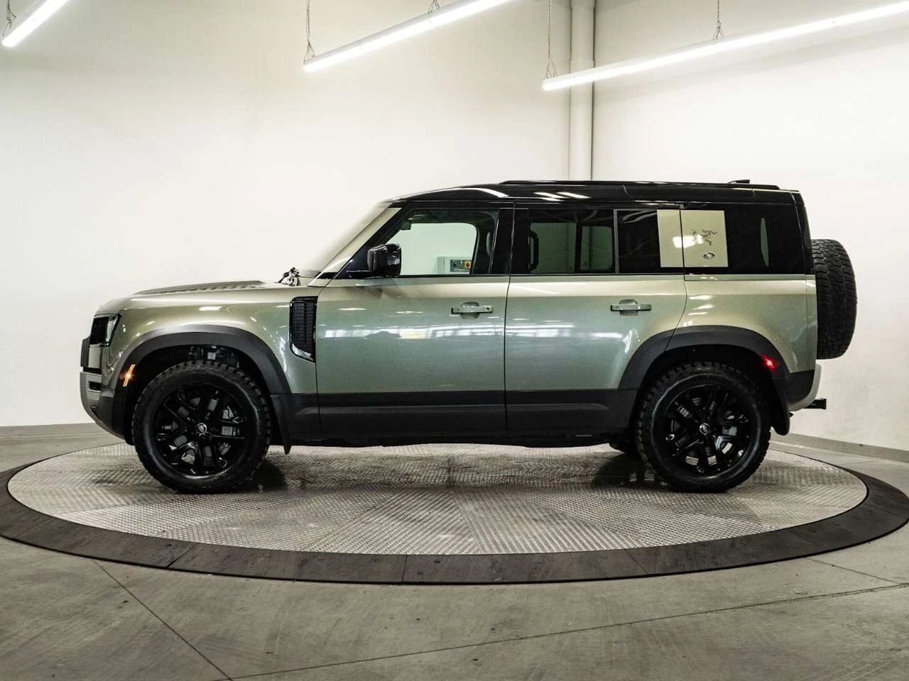 Land Rover Defender | Apple Carplay, Cooled Seats, Moonroof | Mobile.bg � ����������� 2