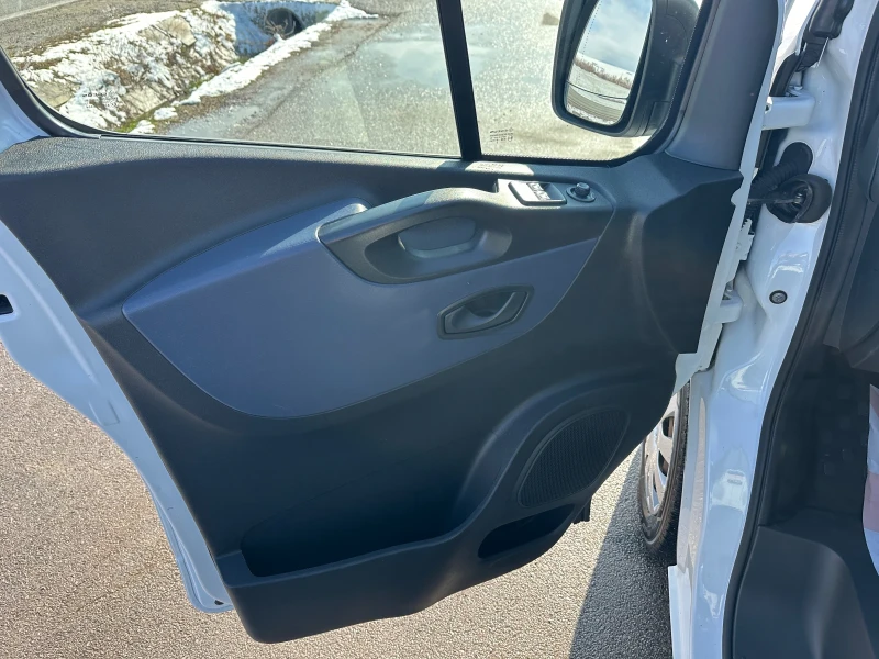 Opel Vivaro Italia, снимка 10 - Бусове и автобуси - 48354814