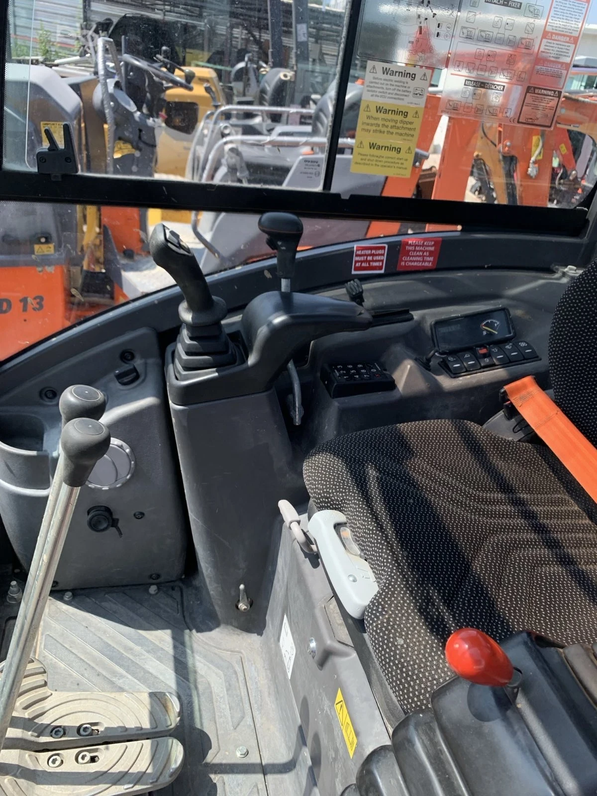 Багер Volvo ECR25D - изображение 6