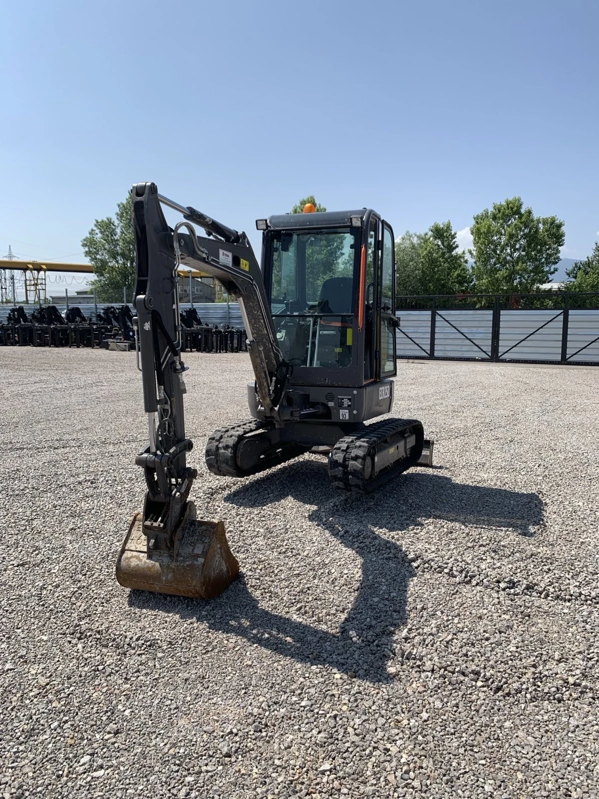 Багер Volvo ECR25D - изображение 2