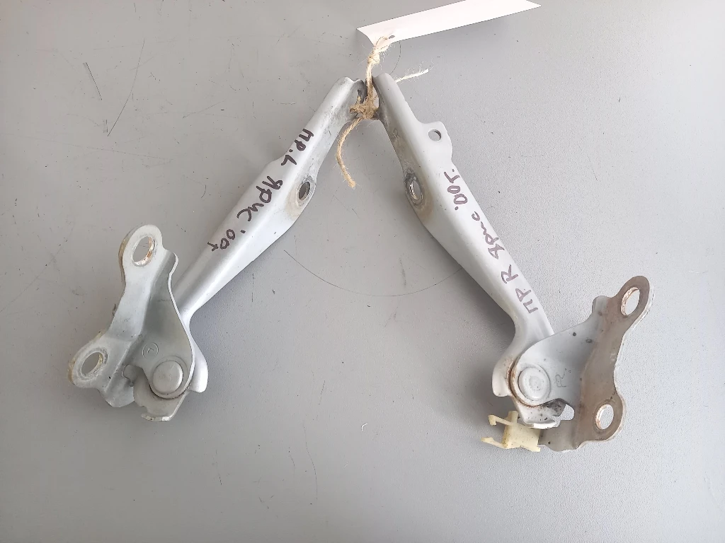 Панти преден капак Тойота Ярис (к)