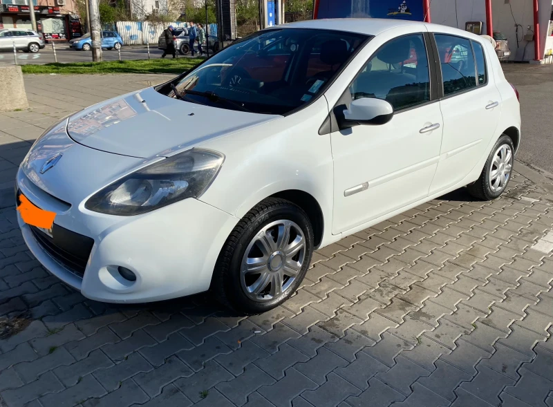 Renault Clio 1.5 dci, снимка 15 - Автомобили и джипове - 47566449