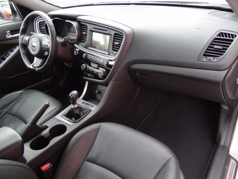 Kia Optima 1.7crdi /Navi/Koja/Panorama/Camera/Xenon/Keyless/, снимка 10 - Автомобили и джипове - 50375134