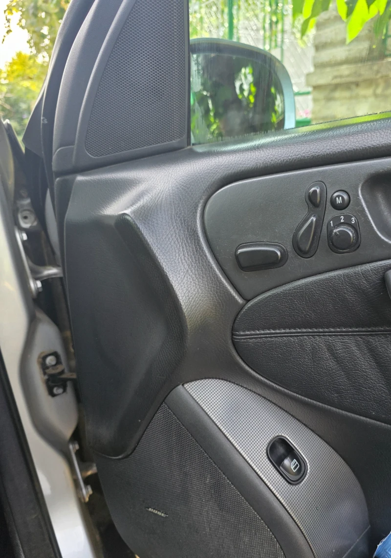 Mercedes-Benz C 320 3.2 бензин/газ, снимка 9 - Автомобили и джипове - 52664843