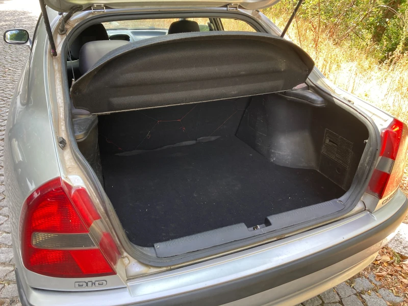 Mitsubishi Carisma, снимка 12 - Автомобили и джипове - 51857024