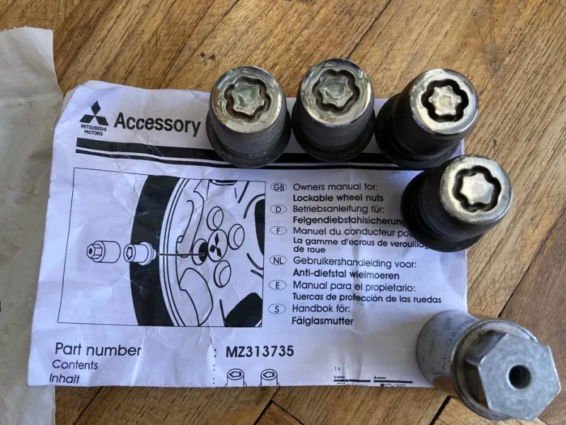 Mitsubishi Carisma, снимка 15 - Автомобили и джипове - 51857024