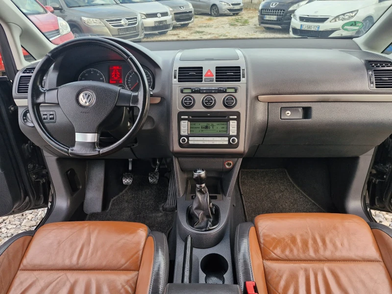 VW Touran 140ps* AC* PDC* КОЖА* , снимка 13 - Автомобили и джипове - 51913910