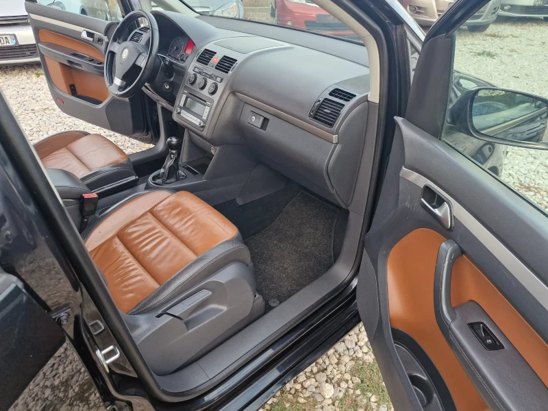 VW Touran 140ps* AC* PDC* КОЖА* , снимка 12 - Автомобили и джипове - 51913910