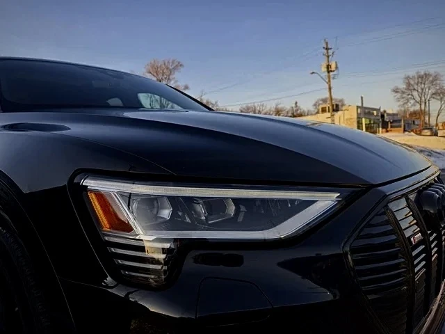 Audi E-Tron, снимка 5 - Автомобили и джипове - 54114636