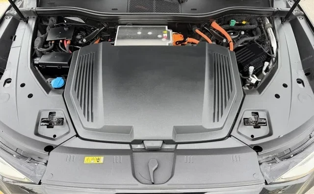 Audi E-Tron, снимка 17 - Автомобили и джипове - 54114636